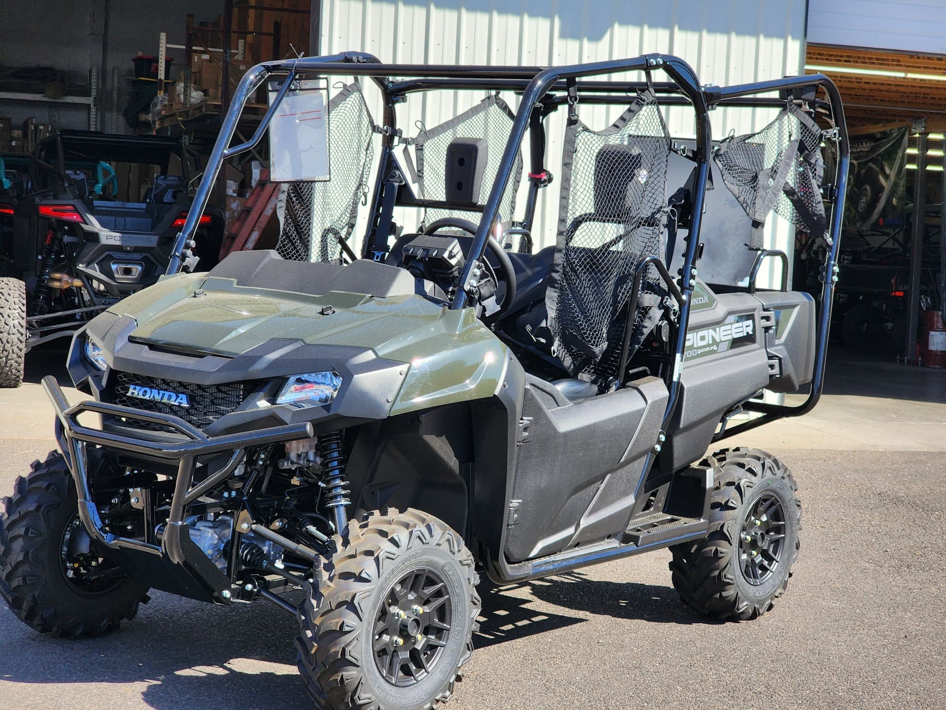 2025 Honda Pioneer 700-4 Deluxe - media 2