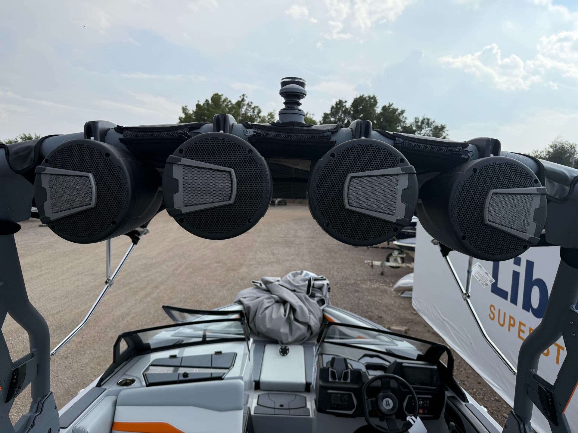 2026 Axis Axis T235 - media 10