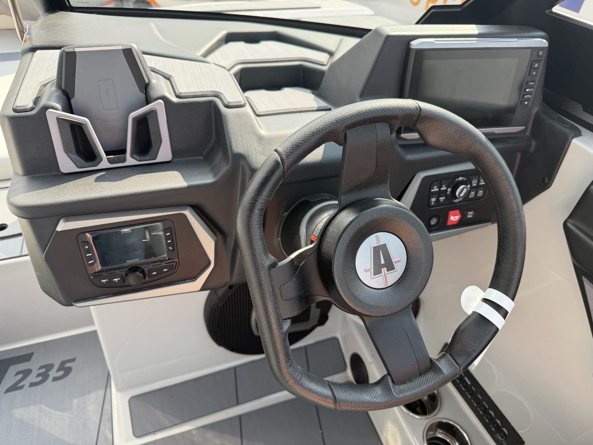 2026 Axis Axis T235 - media 24