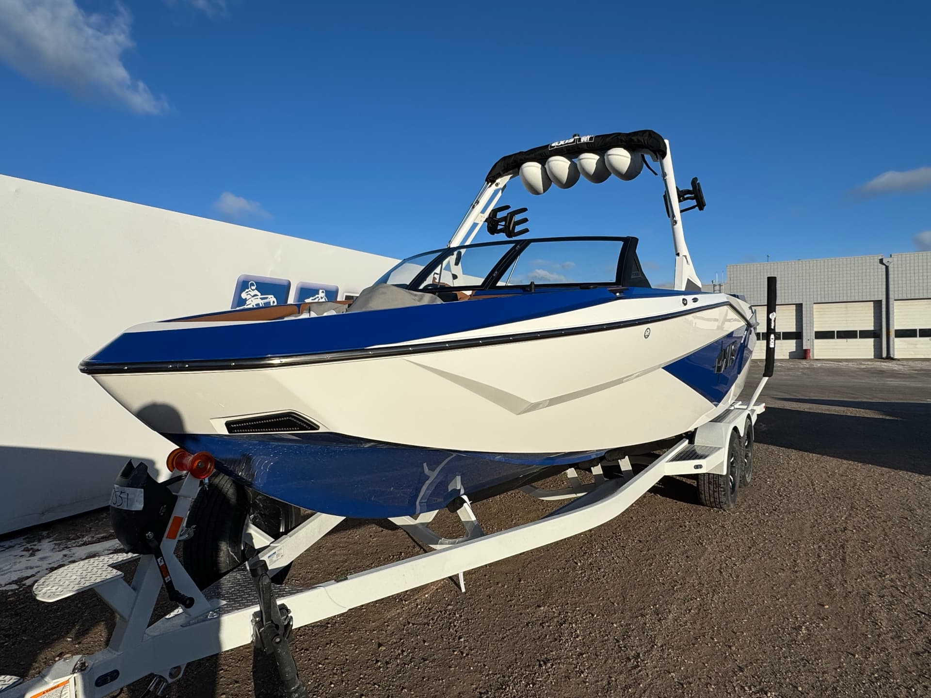 2025 Axis T250 - media 2