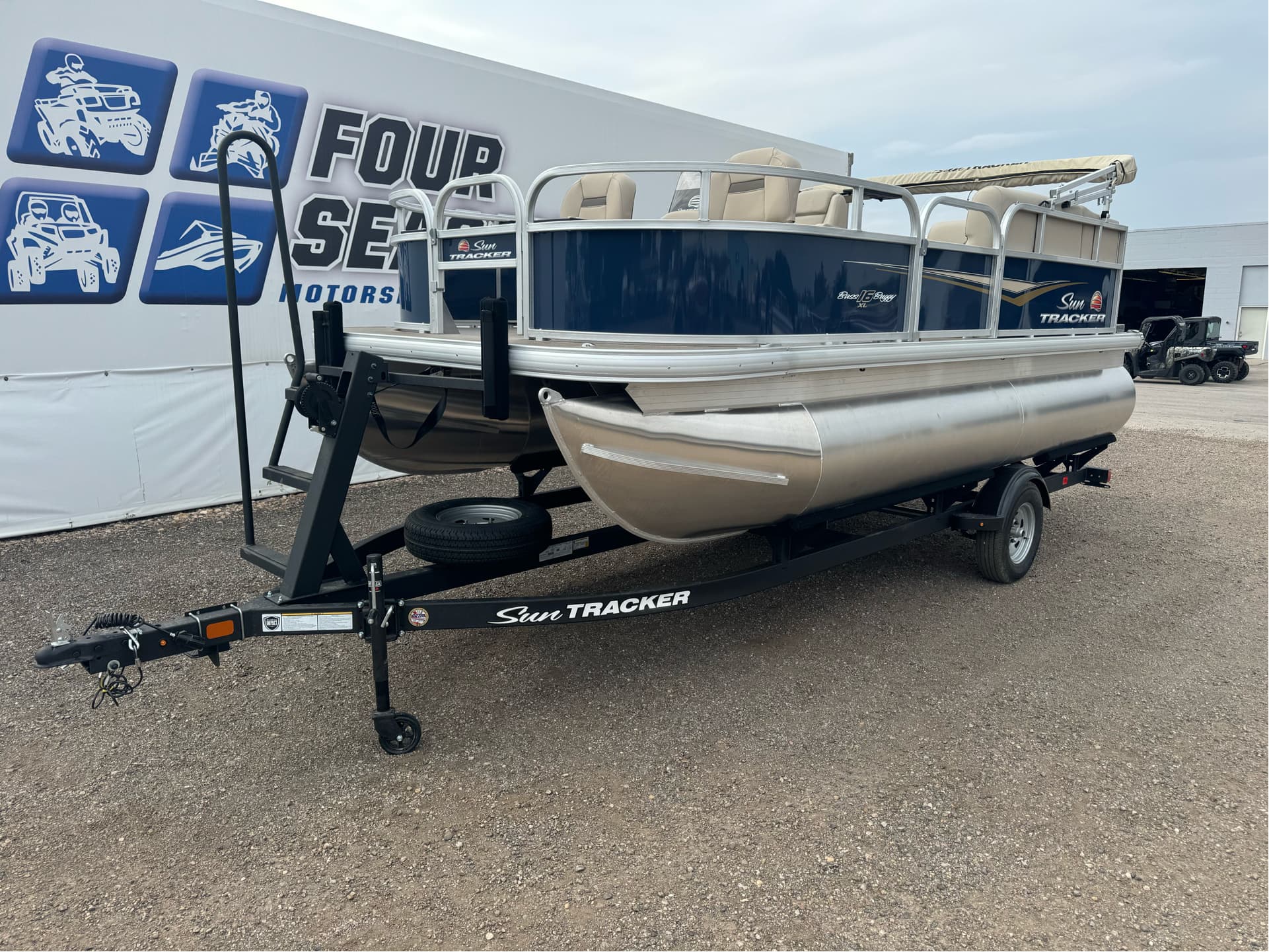 2025 Sun Tracker Bass Buggy - media 2