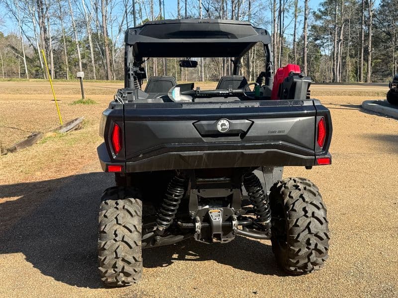 2023 Can-Am Commander XT 700 - media 4