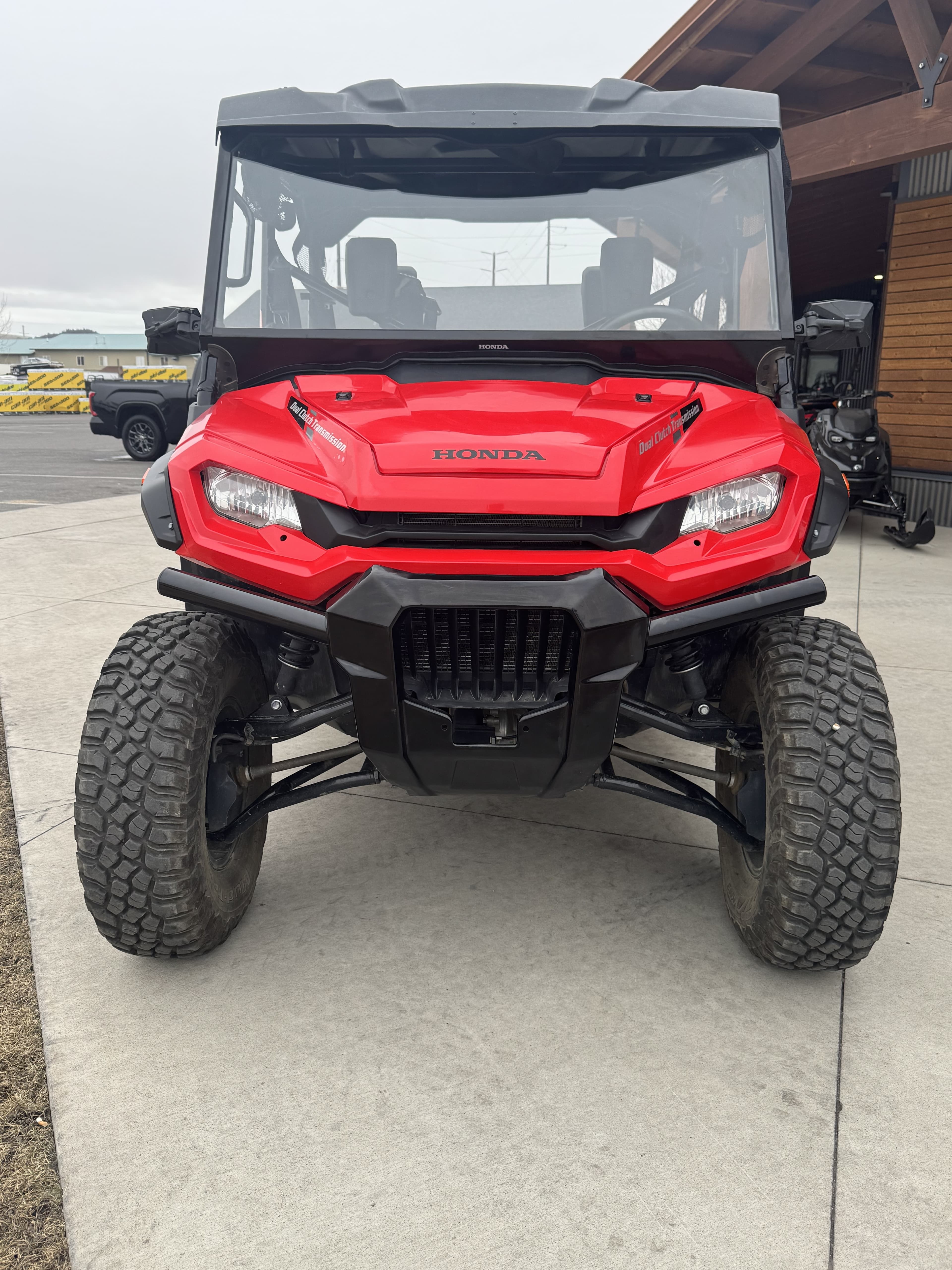 2023 Honda Pioneer 1000-6 Deluxe Crew - media 3