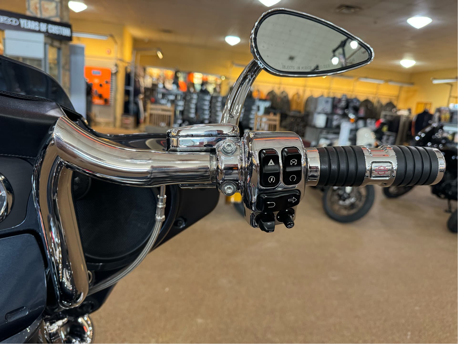 2019 Harley-Davidson CVO™ Street Glide® - media 21