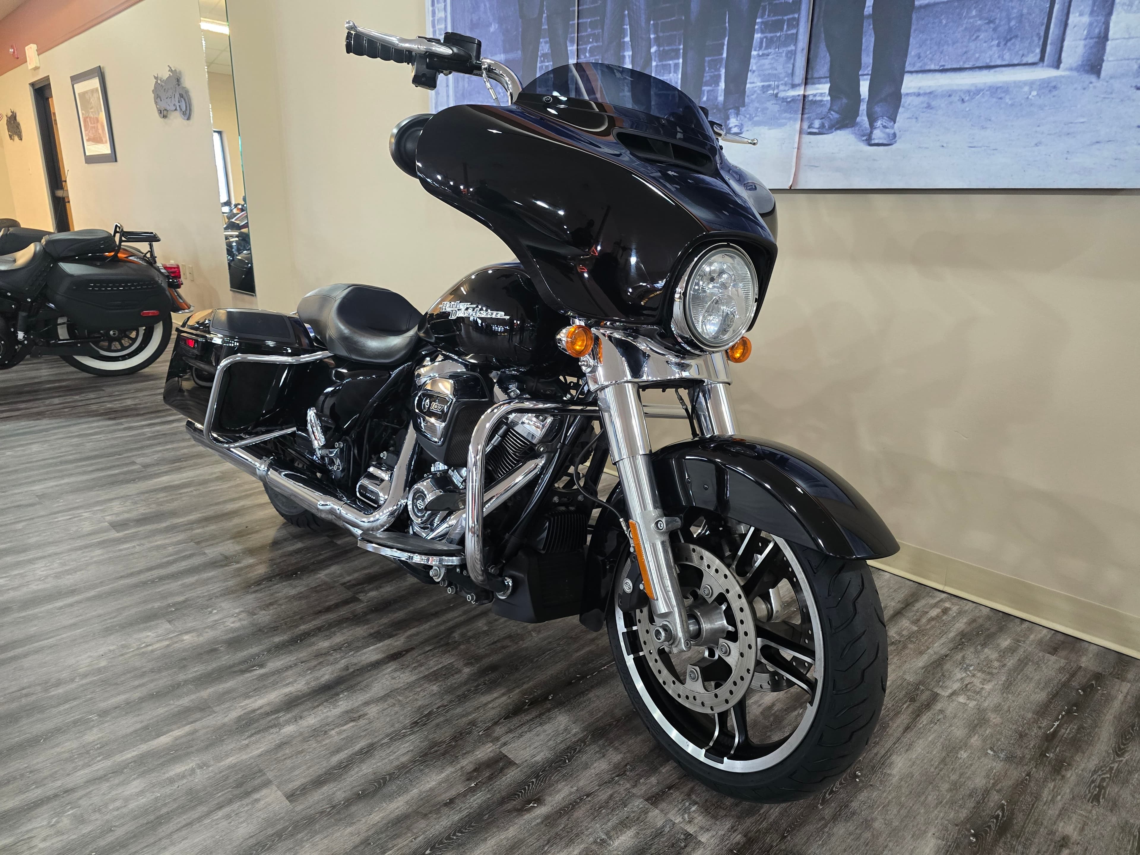 2019 Harley-Davidson Street Glide® - media 4