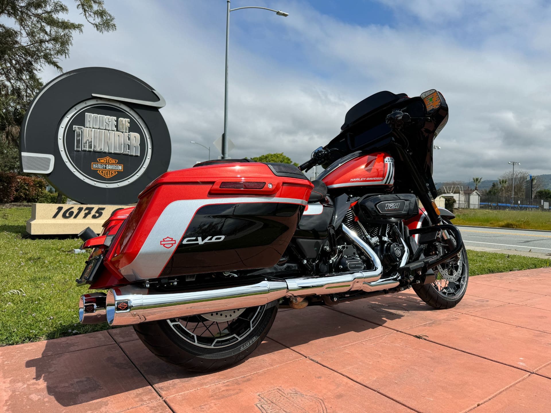 2024 Harley-Davidson CVO™ Street Glide® - media 6