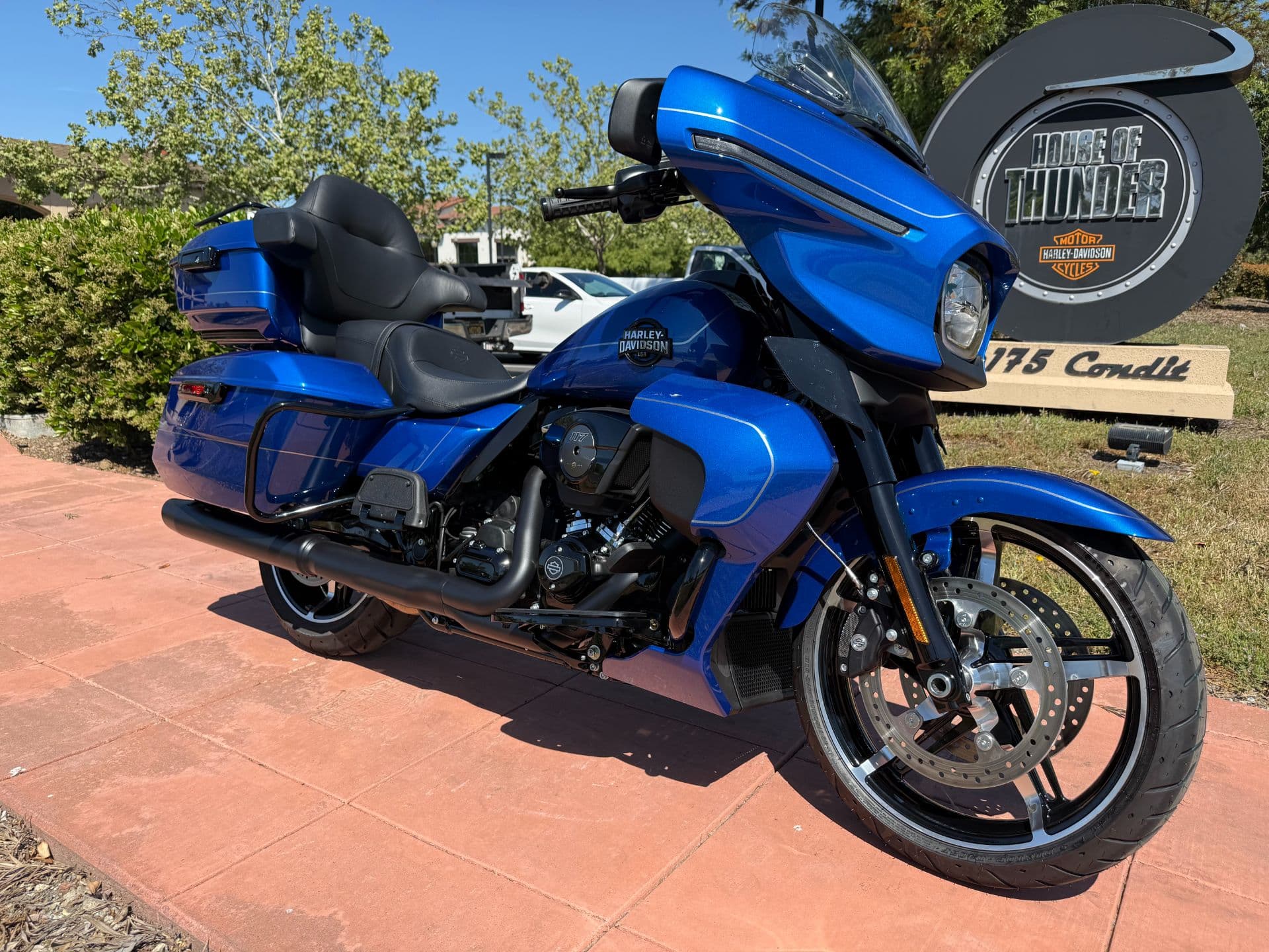 2025 Harley-Davidson Street Glide® Ultra - media 8